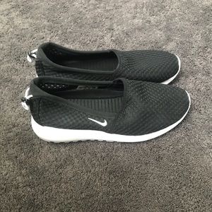 New woman Nike flats